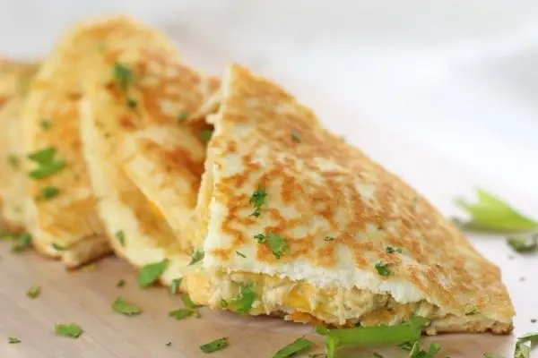 CHICKEN AND CHEESE QUESADILLA