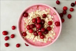 cranberry smoothie bowl