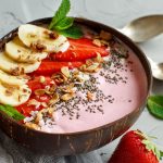 strawberry banana smoothie bowl